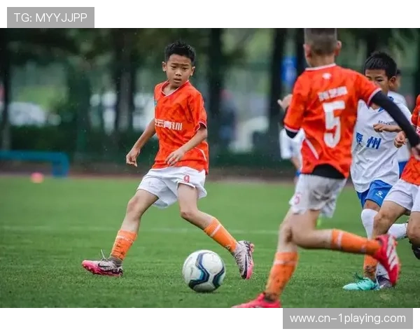 足球明星背后的故事与成长历程揭秘从青训到巅峰的奋斗与成就